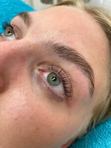 lounge-6-10.at-Augenbrauen-Wimpern-Beauty-Teil1