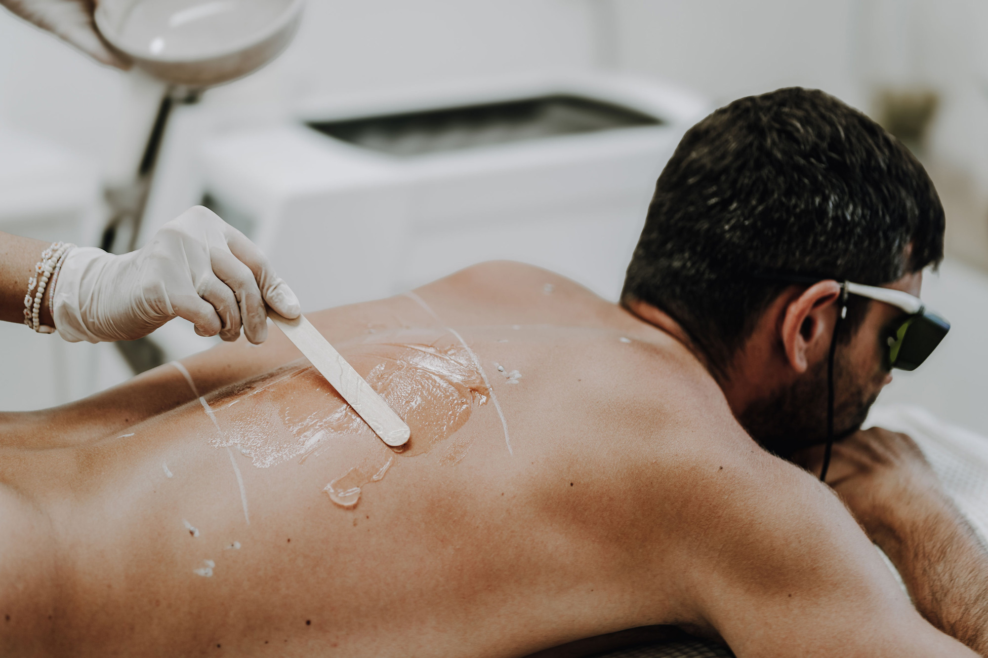 Lounge 6/10 - Laser Haarentfernung für Männer - by Verena Zweimüller