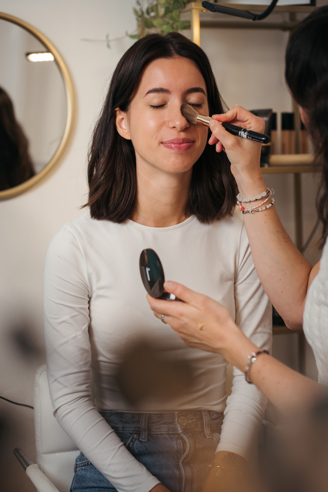 lounge-6-10-at-Blog-Warum-eine-individuelle-Produktberatung-so-wertvoll-ist_Make-up-Testen Lounge 6-10 Blog - Warum eine individuelle Produktberatung so wertvoll ist - Make-up testen